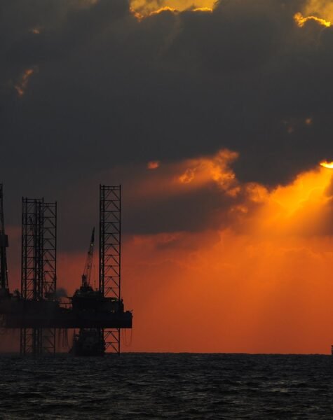 8655169-oil-rig-platform-sunlight-clouds-ocean 8655169-oil-rig-platform-sunlight-clouds-ocean